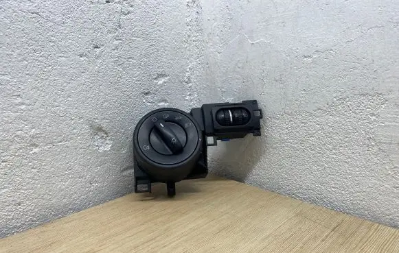 Volkswagen Touareg I Light switch 7L6858903T P0095827 527380