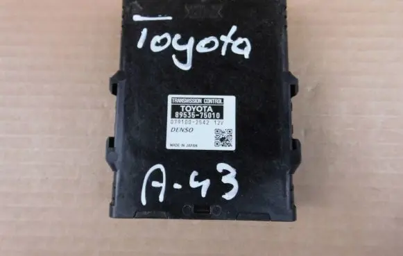 Toyota Prius (XW30) Gearbox control unit/module 8953575010