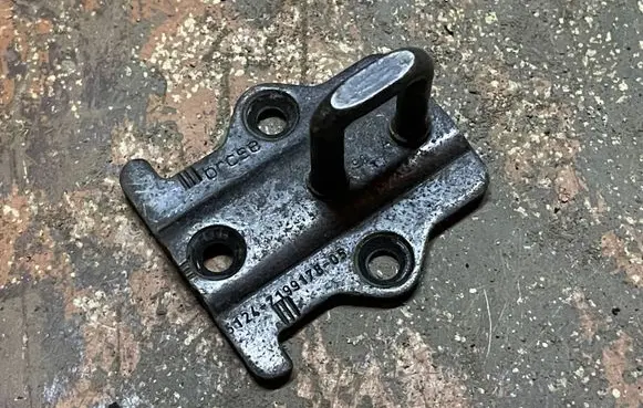 BMW 5 F10 F11 Loading door lock loop/hook striker 7199178