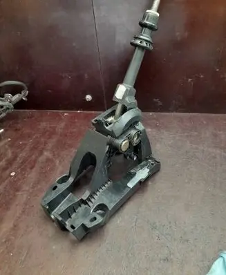 Toyota Avensis T270 Gear shifter/selector 112102398 112102400