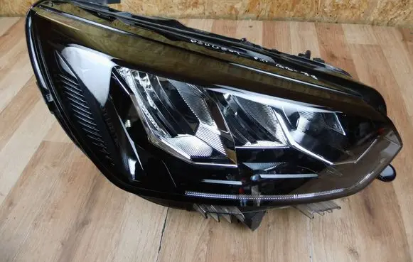 Peugeot 208 Headlight/headlamp 9833036180