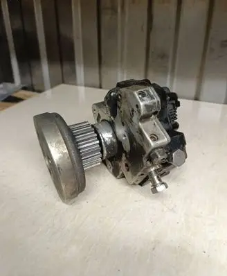 Audi A6 S6 C6 4F Fuel injection high pressure pump 0445010090