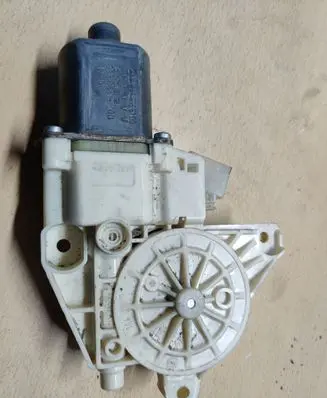Mercedes-Benz GLA W156 Front door window regulator motor A2469065100
