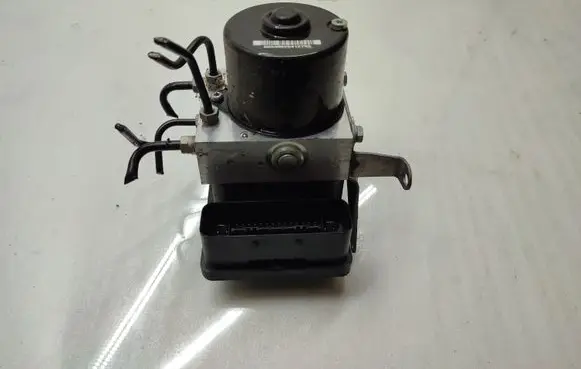 BMW 1 E81 E87 ABS Pump 6791521 6787837