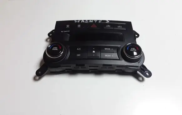 KIA Sorento Air conditioner control unit module 972502P681
