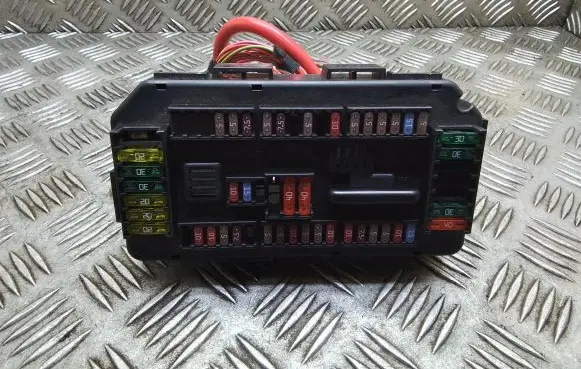 BMW 1 F20 F21 Fuse module 922487903 19098000001