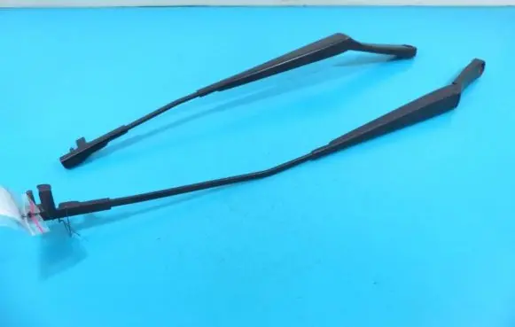 Front wiper blade arm