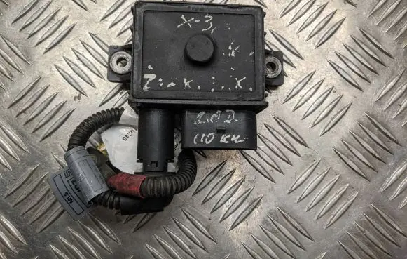 BMW 1 E81 E87 Glow plug pre-heat relay GDA1S19C03 7577760000