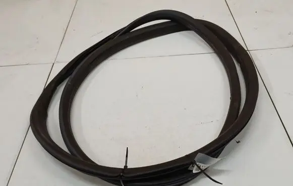 Peugeot 207 Rubber seal front coupe door 