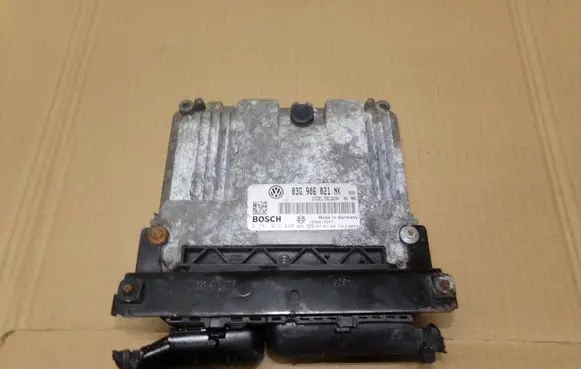 Volkswagen PASSAT B6 Engine control unit/module 0281013440