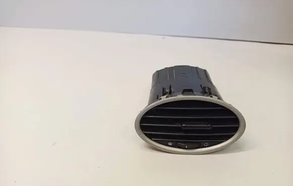 Ford Focus Dash center air vent grill 6N41A014L21CB