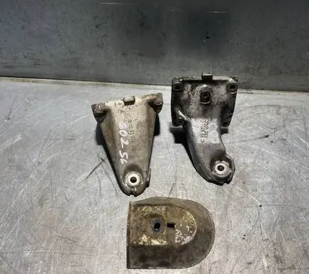 Mercedes-Benz E W124 Engine mounting bracket 6012232604 6012232504 OM602
