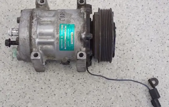 Mitsubishi Carisma Air conditioning (A/C) compressor (pump) 