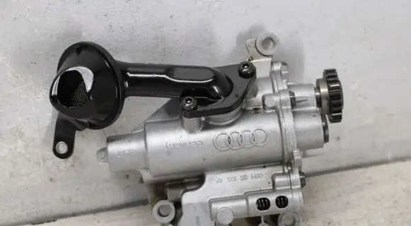 Volkswagen PASSAT B7 Oil pump 06H115105AF 06J115251S 06H115121S