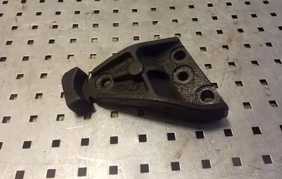 KIA Sorento Engine mounting bracket