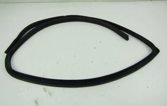 Nissan Primera Rear door rubber seal (on body) 