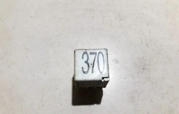 Volkswagen PASSAT B5.5 Other relay 8d0951253