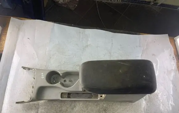 Mitsubishi Pajero Sport I Armrest