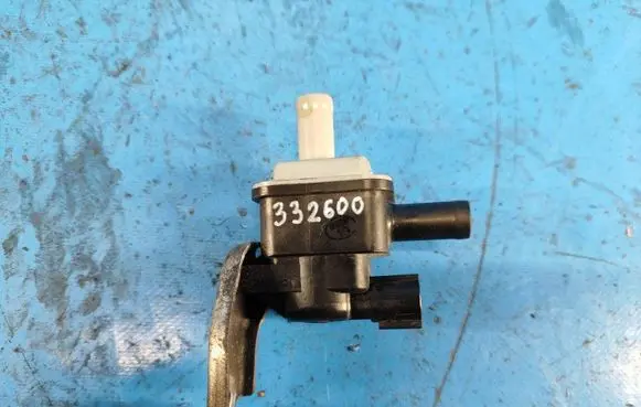 Toyota Prius+ (ZVW40) EGR valve line/pipe/hose 9091012279