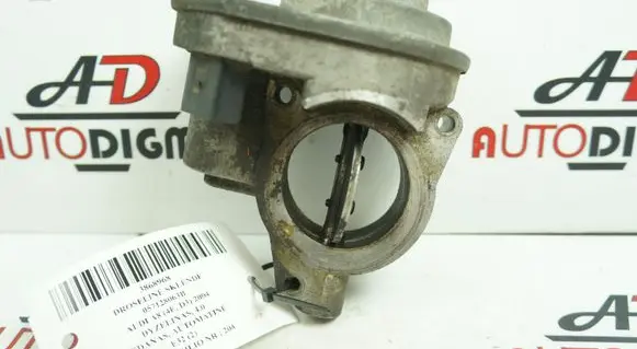 Audi A8 S8 D3 4E Throttle valve 057128063B