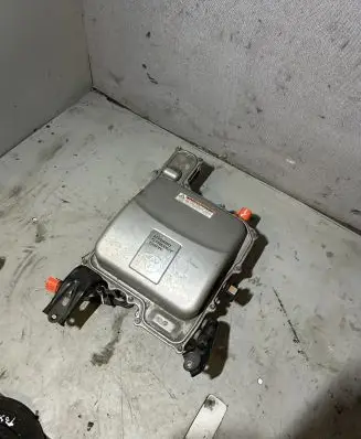 Toyota Prius (NHW20) Voltage converter inverter 