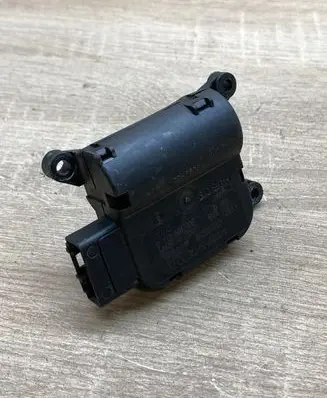 Audi A4 S4 B7 8E 8H Air flap motor/actuator 3E1820511D 0132801305