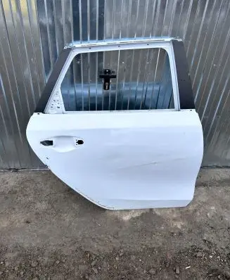KIA Ceed Rear door