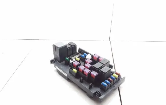 Subaru Legacy Relay mounting block 82241AG070 MB100200B