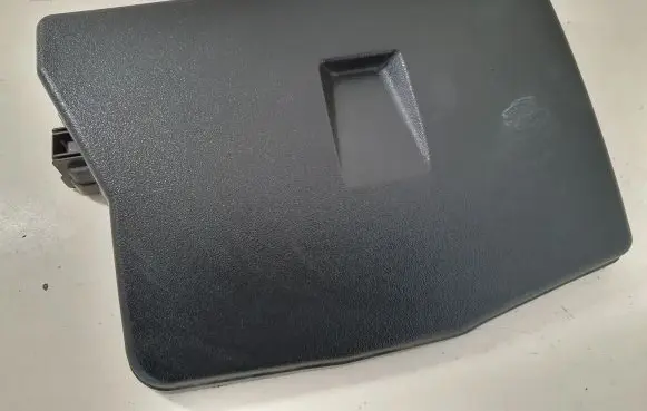 Toyota Avensis T270 Fuse box cover 8266205150