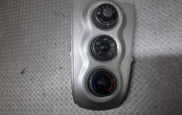 Toyota Yaris Climate control unit 554060D190