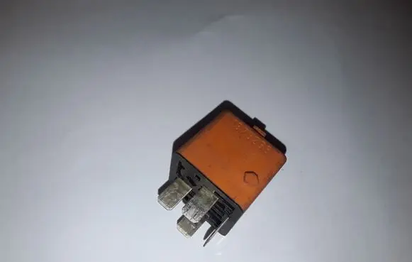 BMW 5 E39 Other relay 1378238