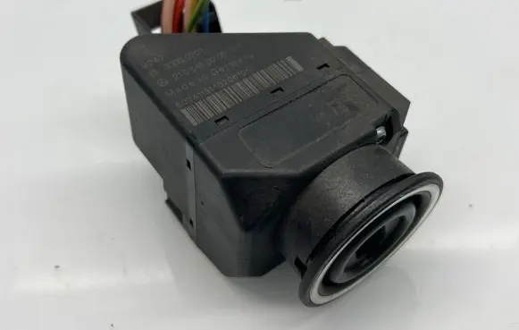Mercedes-Benz E W210 Ignition lock 2105450008