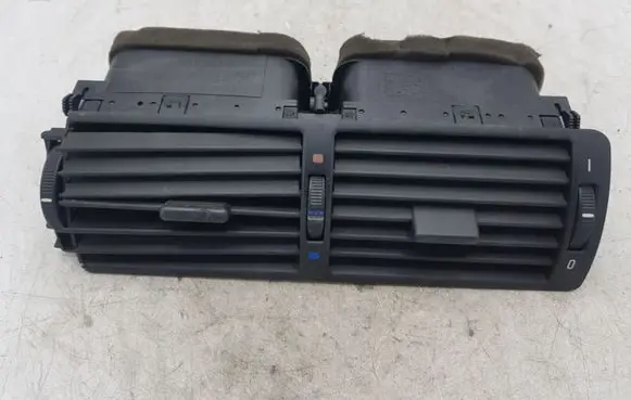BMW 5 E39 Dash center air vent grill 83640079 8391179