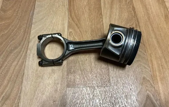 Volkswagen PASSAT B6 Piston with connecting rod 038J BHS