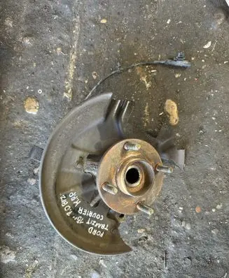Ford Transit Courier Front wheel hub