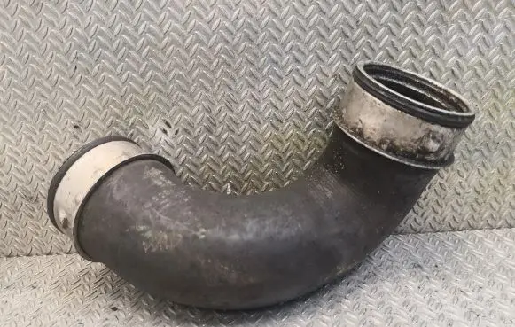 Mercedes-Benz C W203 Intercooler hose/pipe 2035281482