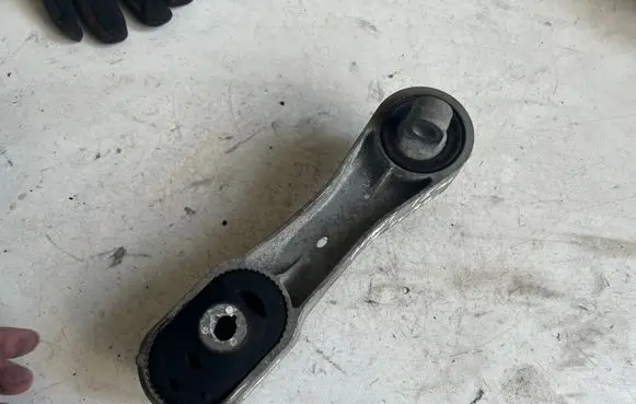 BMW 2 F45 Gearbox mounting bracket 687519002 16276810 010616