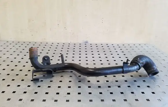 Volkswagen PASSAT B5.5 Engine coolant pipe/hose 038121071S