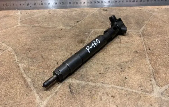 Mercedes-Benz C W204 Fuel injector A6510704987