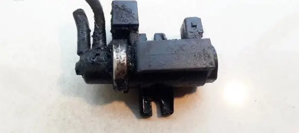 BMW 5 E39 Turbo solenoid valve 72279600 2247906