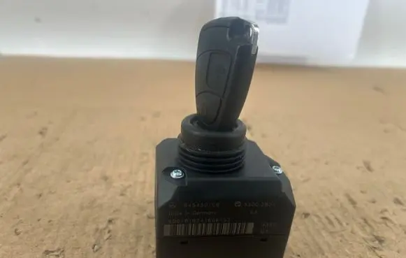 Mercedes-Benz ML W164 Ignition lock 1645450708 33002804 6001819241606152
