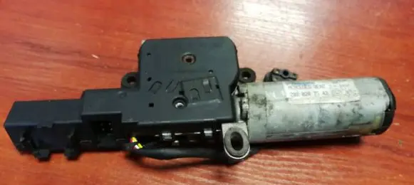 Mercedes-Benz C W202 Sunroof motor/actuator 2028207542