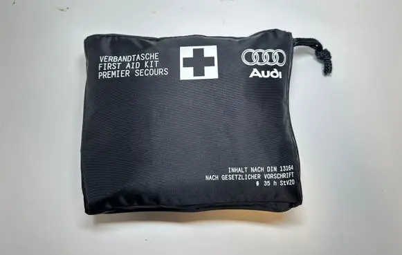 Audi A4 S4 B9 8W First aid kit 8W0860282B