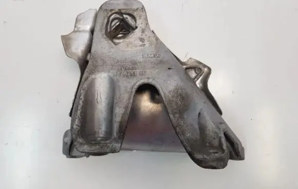BMW X5 F15 Engine mount bracket