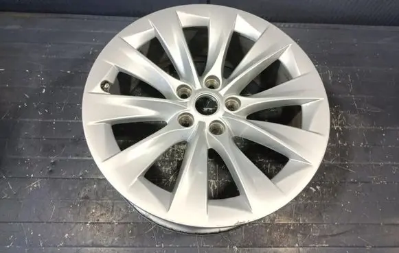 Tesla Model S R18 alloy rim 