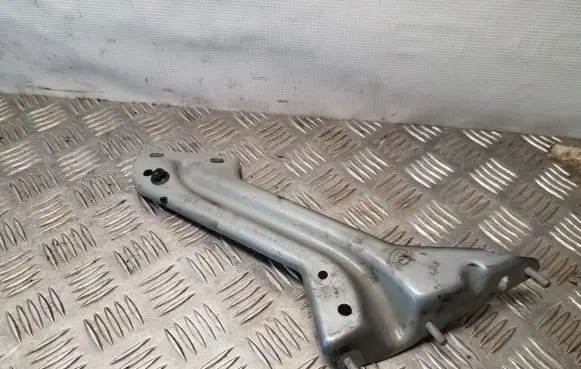 Audi Q5 SQ5 Fender mounting bracket 8R0821135