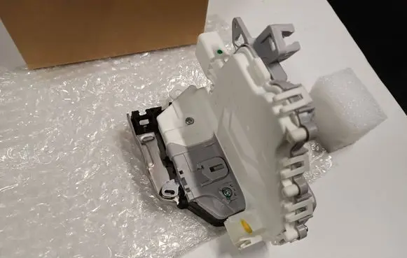 Audi A4 S4 B8 8K Front door lock 8J1837015C 1337ZC-5F 8J1837015E