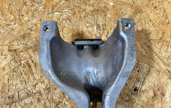 Engine mount bracket