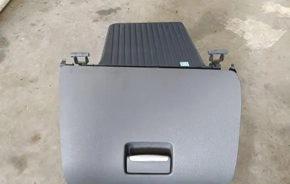 Ford Focus Glove box