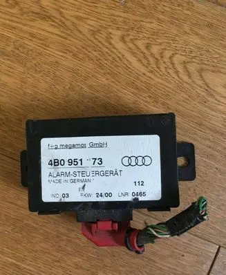 Audi A6 S6 C5 4B Alarm control unit/module 4B0951173